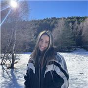 Profesora de catalan y castellano imparte clases a niños/as de 3 a 18 años